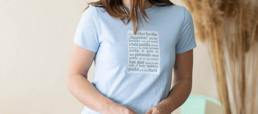Cómo combinar una camiseta azul