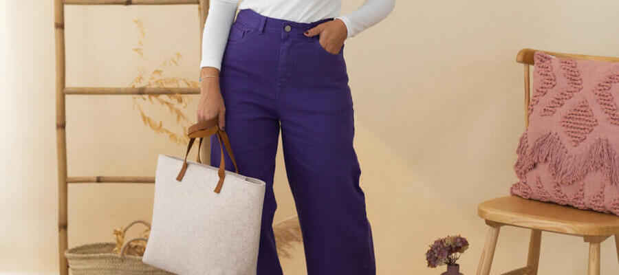 Cómo combinar un pantalón morado