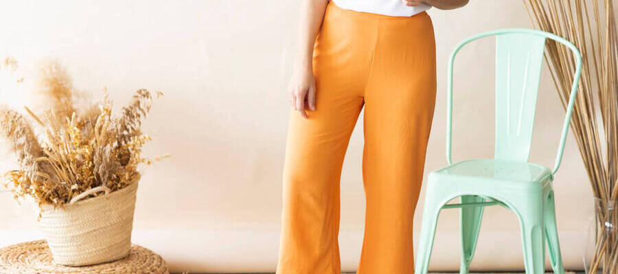 Cómo combinar un pantalón naranja